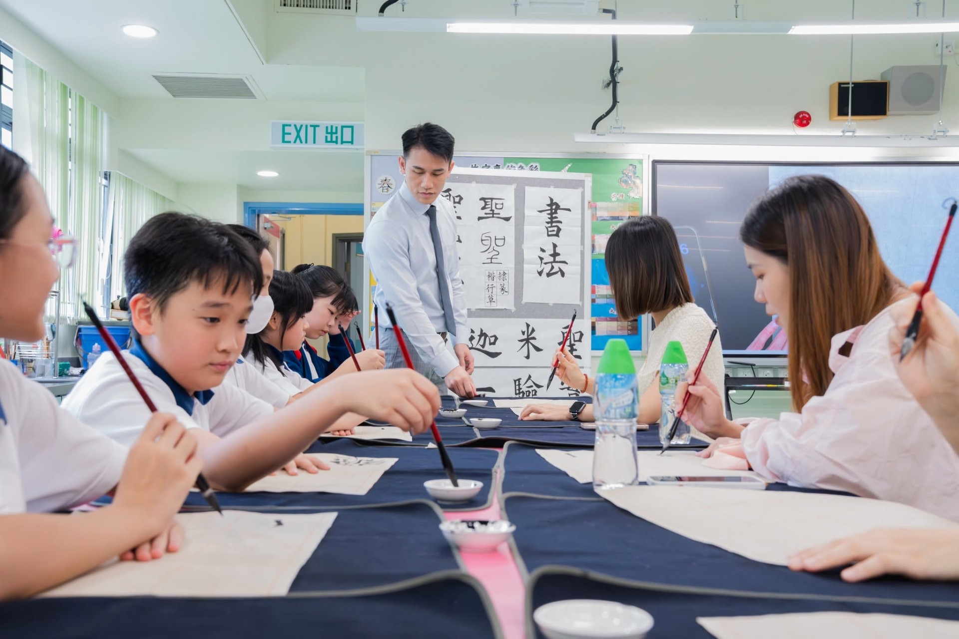 墨香牽姊妹 書法結同心